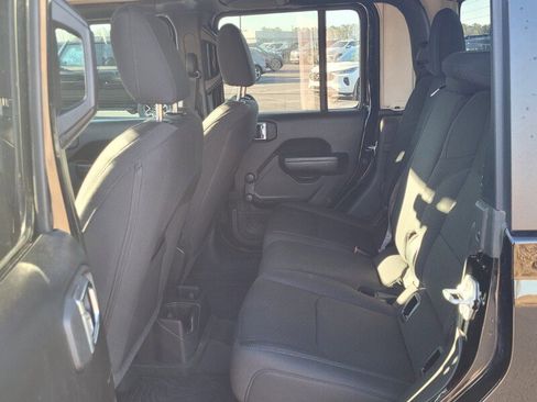 Used 2022 Jeep Gladiator Sport image 6