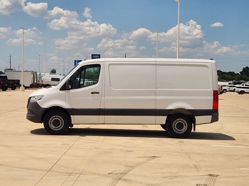 Used 2023 Mercedes-Benz Sprinter 2500 image 4