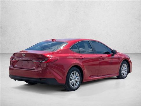 Used 2025 Toyota Camry LE FWD image 5
