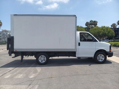 Used 2016 Chevrolet Express 3500 RWD image 4