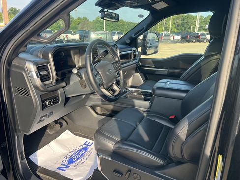 Used 2025 Ford F350 Platinum AWD/4WD image 17