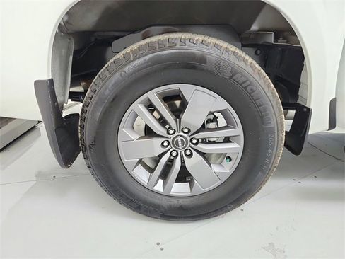 Used 2025 Nissan Frontier SV w/ SV Convenience Package image 46