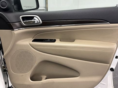 Used 2018 Jeep Grand Cherokee Limited image 16