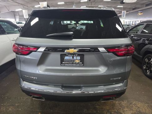 Used 2023 Chevrolet Traverse Premier FWD image 3