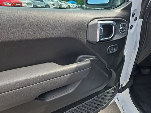 New 2025 Jeep Gladiator Sport image 23