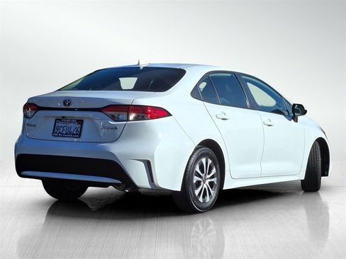 Used 2022 Toyota Corolla LE image 4