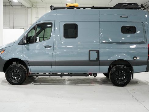 Used 2021 Mercedes-Benz Sprinter 2500 image 2