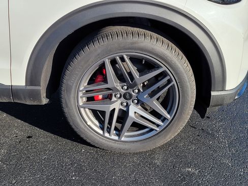 Used 2025 Ford Explorer ST-Line w/ ST-Line Street Pack image 10