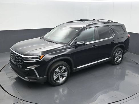 Certified 2025 Honda Pilot EX-L image 9