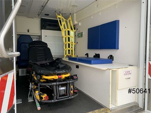 Used 2014 Chevrolet Express 4500 w/ Ambulance Package image 12