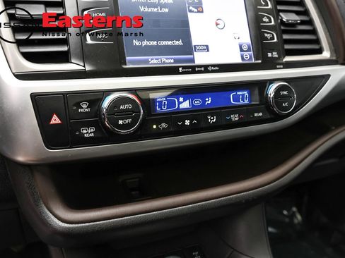 Used 2016 Toyota Highlander XLE AWD/4WD image 19