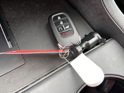 Used 2025 Honda Pilot EX-L image 42