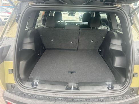 Used 2026 Jeep Cherokee Laredo image 11