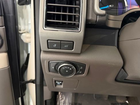 Used 2021 Ford Expedition Max XLT RWD image 19