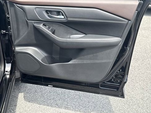 Used 2023 Nissan Rogue SV w/ SV Premium B Package FWD image 14