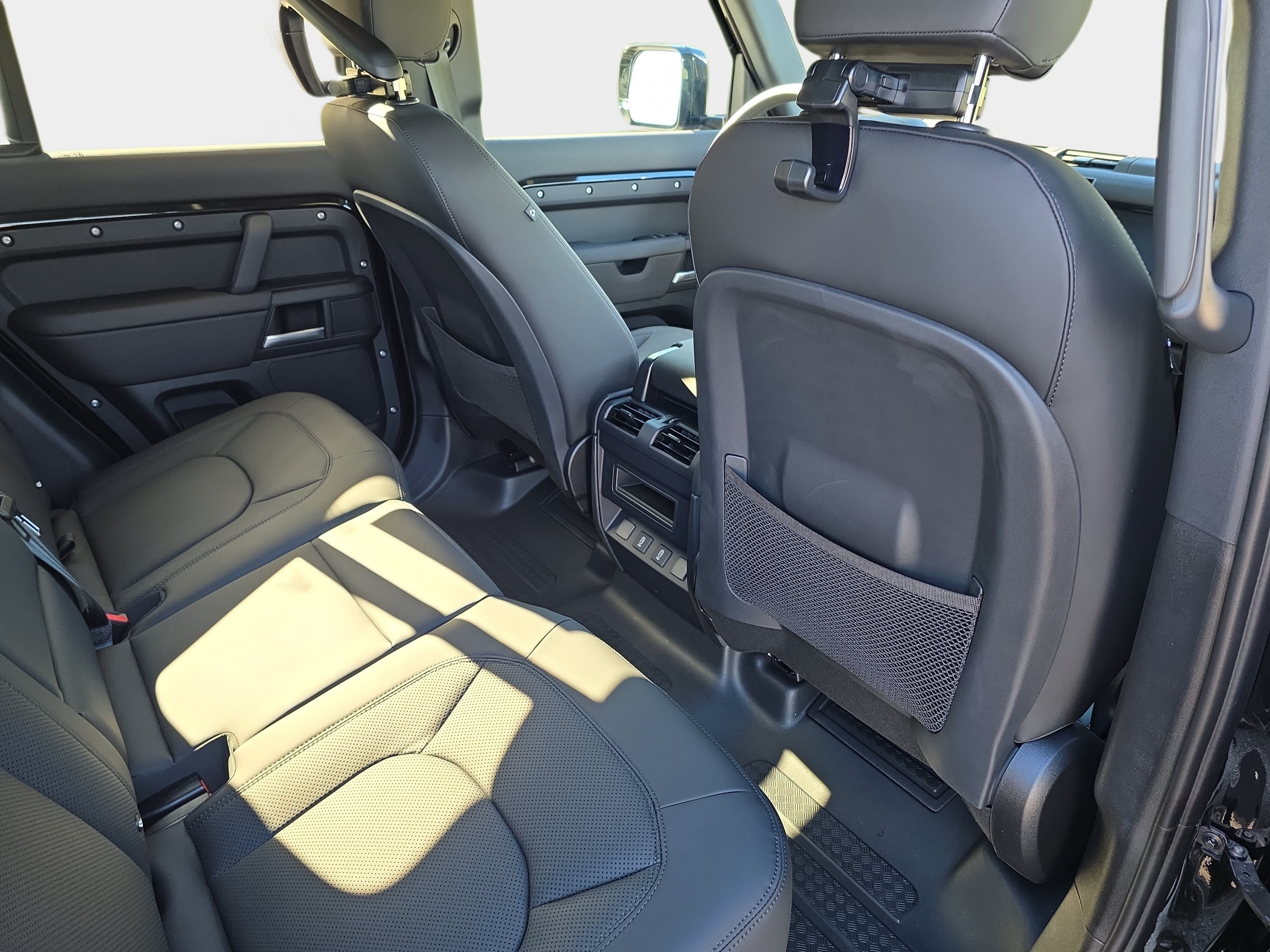 New 2026 Land Rover Defender 110 X-Dynamic SE AWD/4WD image 11