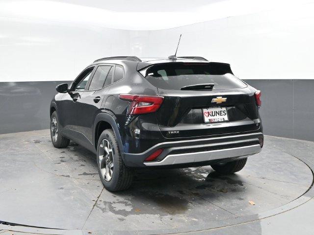 Used 2024 Chevrolet Trax LT FWD image 11