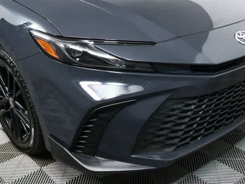 Used 2025 Toyota Camry SE image 34