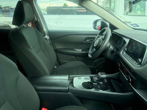 Used 2024 Nissan Rogue S FWD image 5