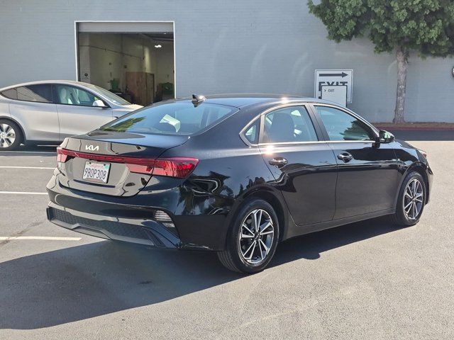 Used 2022 Kia Forte LXS FWD image 5