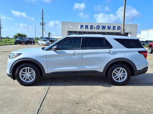 Used 2026 Ford Explorer Active RWD image 3