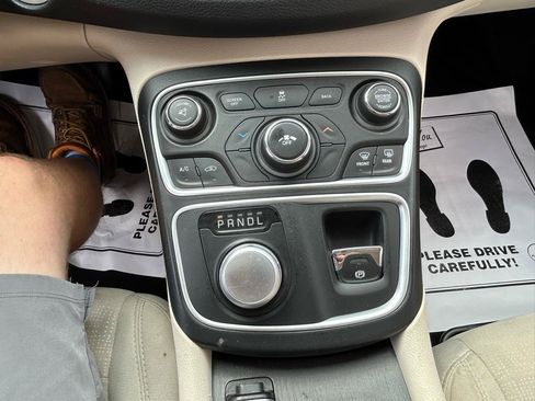 Used 2015 Chrysler 200 Limited FWD image 23
