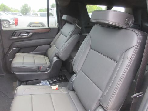 New 2026 GMC Yukon XL Denali w/ Denali Reserve Package AWD/4WD image 11