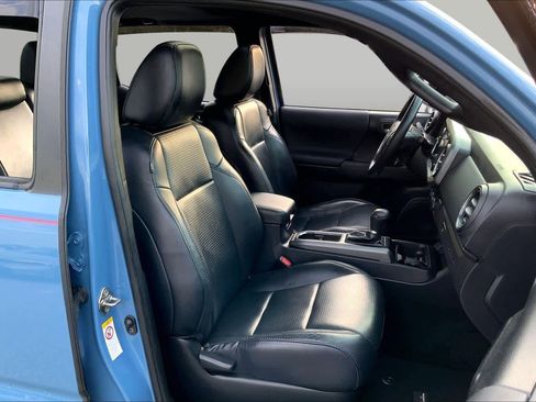 Used 2019 Toyota Tacoma TRD Sport AWD/4WD image 8