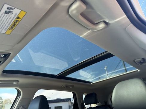 Certified 2025 Kia Sorento SX image 22