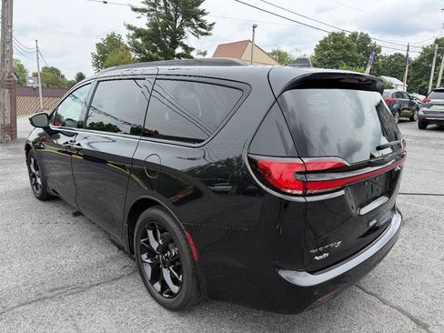 Used 2022 Chrysler Pacifica Touring-L w/ S Appearance Package FWD image 8