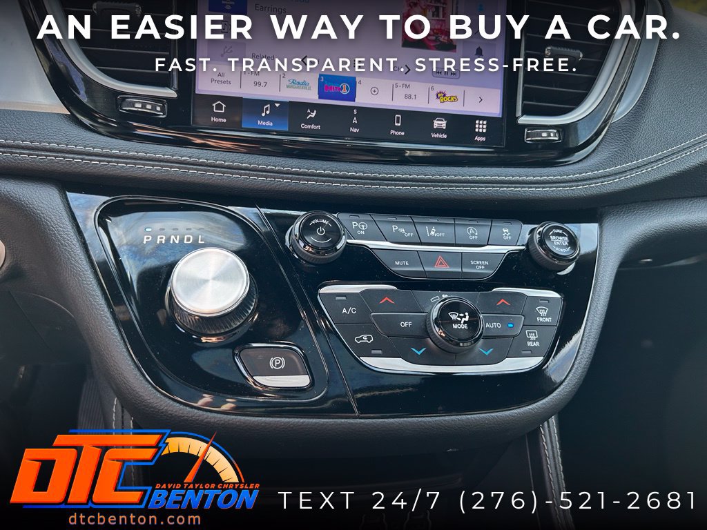 Used 2025 Chrysler Pacifica Limited AWD/4WD image 18