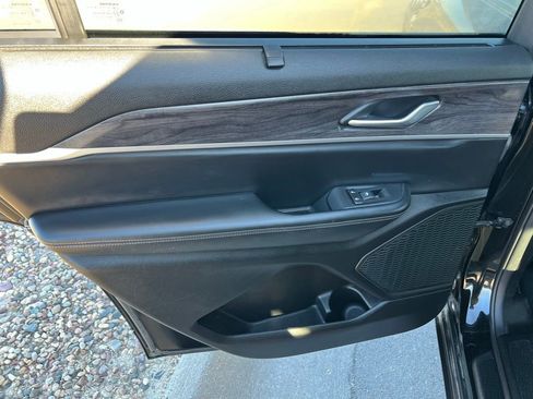 Used 2024 Jeep Grand Cherokee L Limited w/ Luxury Tech Group II image 18