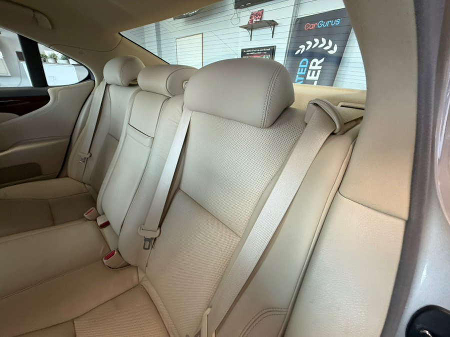 Used 2011 Lexus LS 460 w/ Comfort Pkg RWD image 30