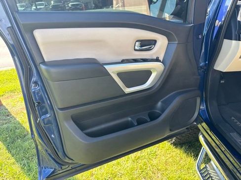 Used 2017 Nissan Titan SV AWD/4WD image 14