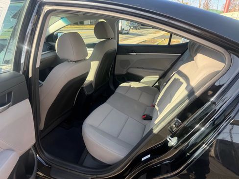 Used 2020 Hyundai Elantra SE image 14