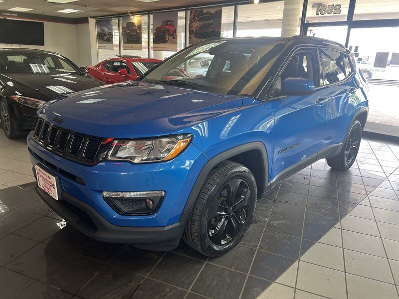 Used 2018 Jeep Compass Latitude w/ Popular Equipment Group AWD/4WD image 1