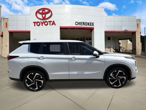 Used 2024 Mitsubishi Outlander SE image 4