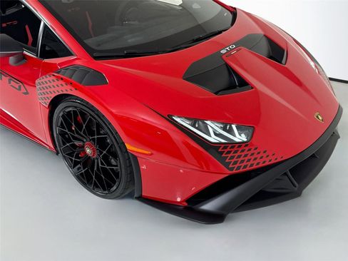 Used 2022 Lamborghini Huracan STO image 37