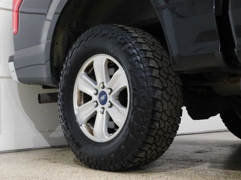 Used 2015 Ford F150 XLT image 11