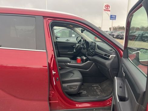 Used 2021 Toyota Highlander XLE image 14