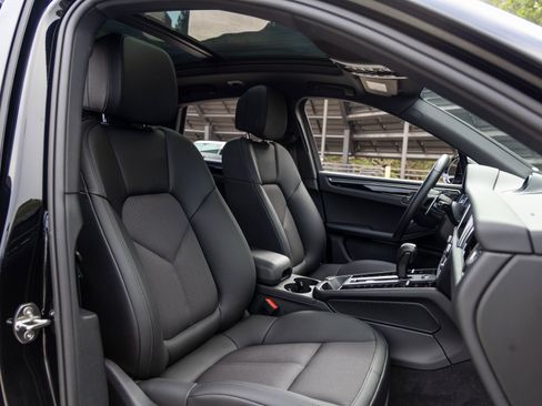 Certified 2025 Porsche Macan image 52