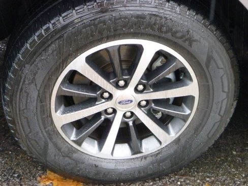 Used 2020 Ford Expedition XLT image 8