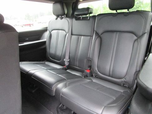 Used 2024 Jeep Wagoneer 2WD image 19