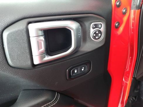 Used 2020 Jeep Gladiator Overland AWD/4WD image 10