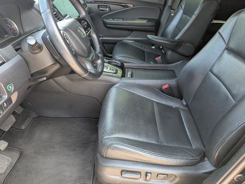 Used 2019 Honda Pilot Touring image 8