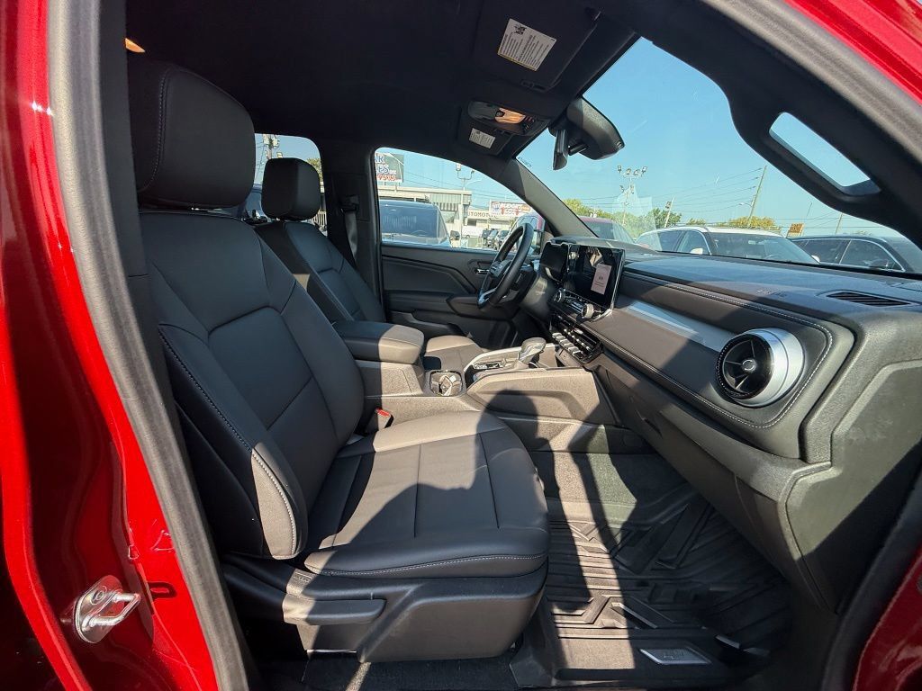 Used 2024 Chevrolet Colorado LT w/ LT Convenience Package III RWD image 22