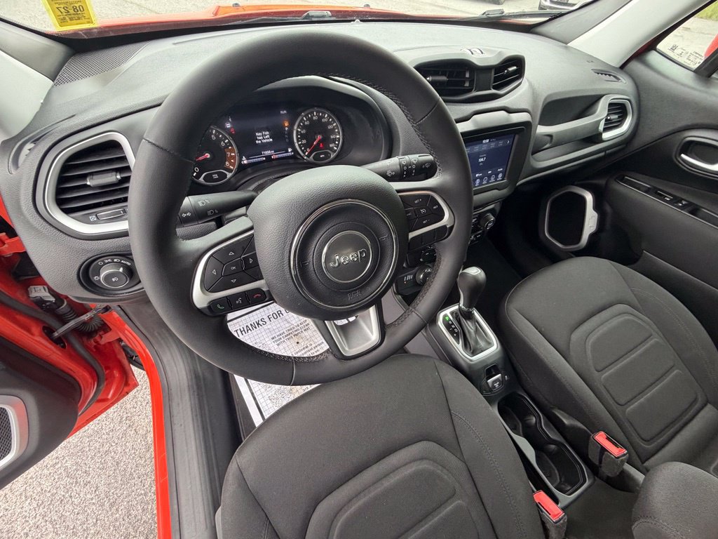 Used 2021 Jeep Renegade Latitude AWD/4WD image 18