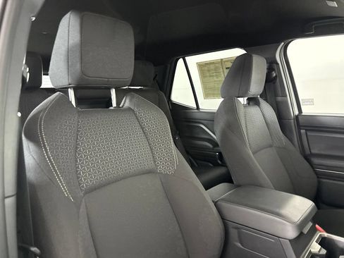 Used 2025 Toyota 4Runner SR5 AWD/4WD image 30