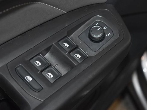 Used 2023 Volkswagen Atlas SE image 5