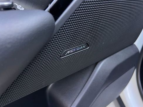 Used 2021 Land Rover Range Rover Velar R-Dynamic S image 11